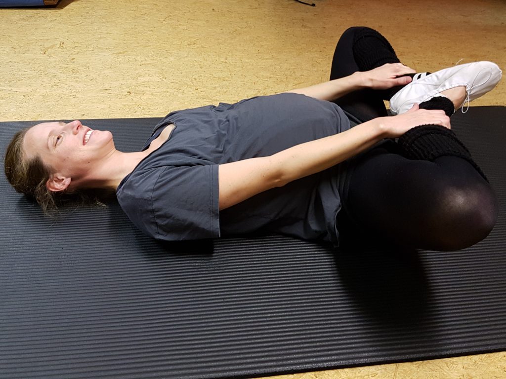 Keine Schwangerschaftsgymnastik, einfach voll motiviert im 8. Monat bei Mobil Training!  No natal exercise here, simply a highly motivated participant of Mobil Training 8 months pregnant!